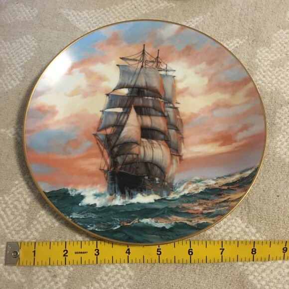 The Golden Age of the Clipper Ship 'The Blue Jacket At Sunset' Plate - Picture 7 of 7